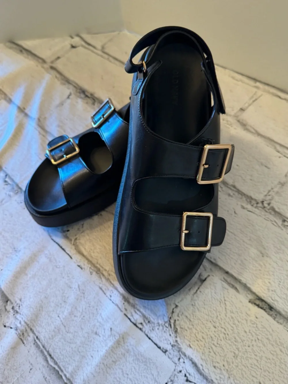 Old Navy Black Platform Buckle Sandals - Picture 3 of 5